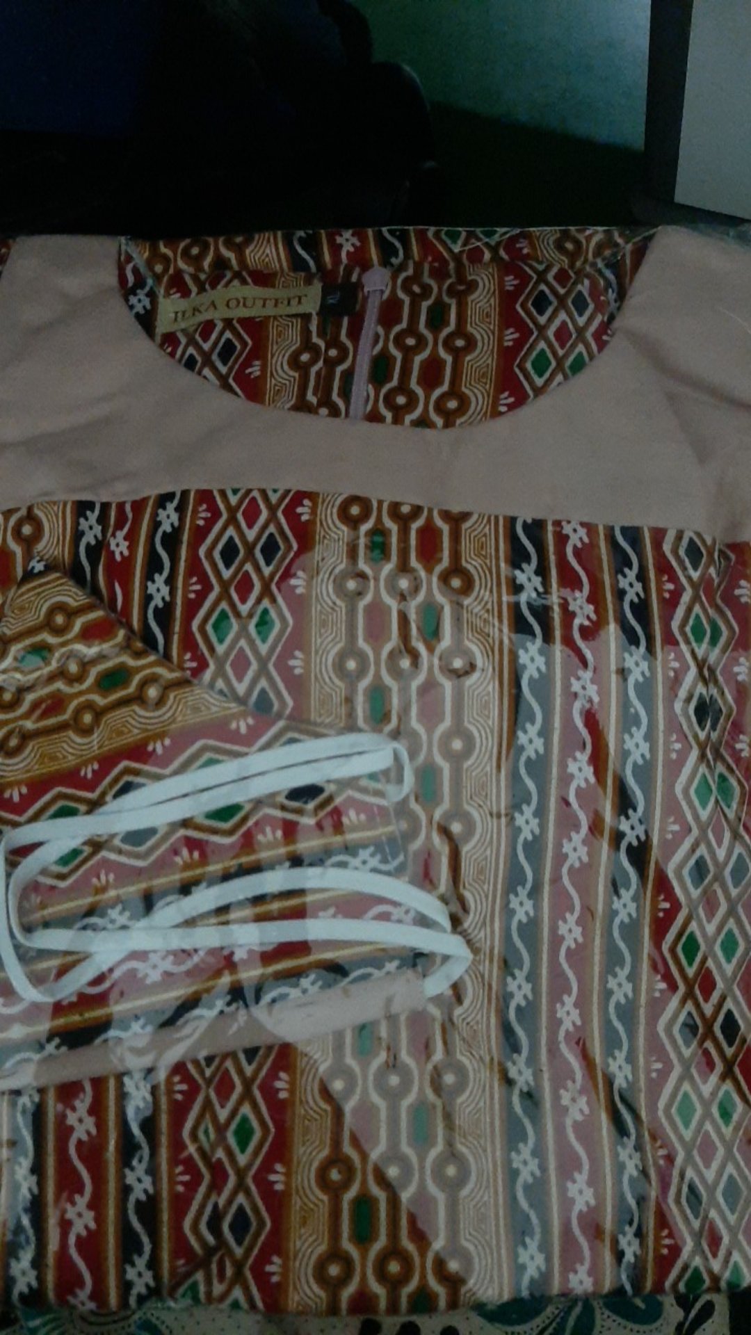 Atasan Batik Wanita Laurensia Potong Tengah 8831