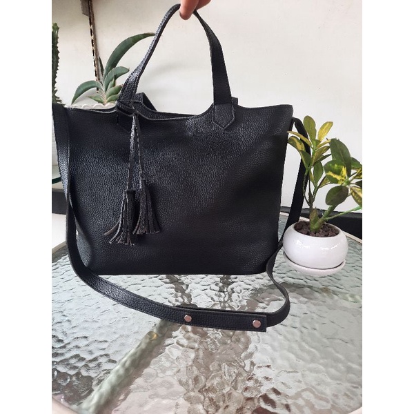 Preloved Second  Bekas Tas Sling Hitam Kulit Jeruk