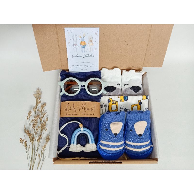 hampers bayi hadiah kado bayi perempuan set premiumselimut bayi jumper bayi sepatu bayi by baby moonset