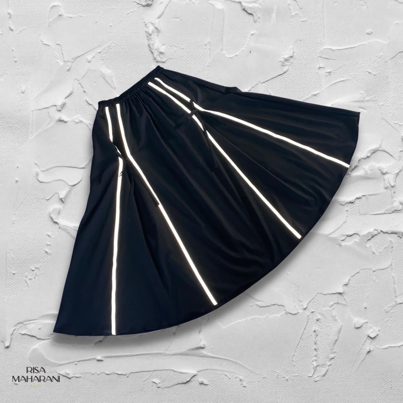Basic Skirt Across, Gaya Sporty, Panjang 90 Cm