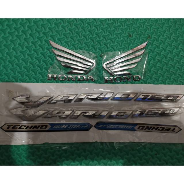 Emblem vario 150 (2 pasang kanan-kiri) .kondisi copotan ori ,bekas vario 150 2017