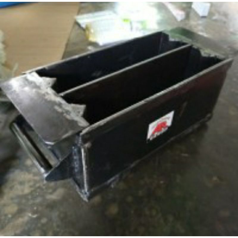 Cetakan batako engsel double ukuran 30x15x10cm