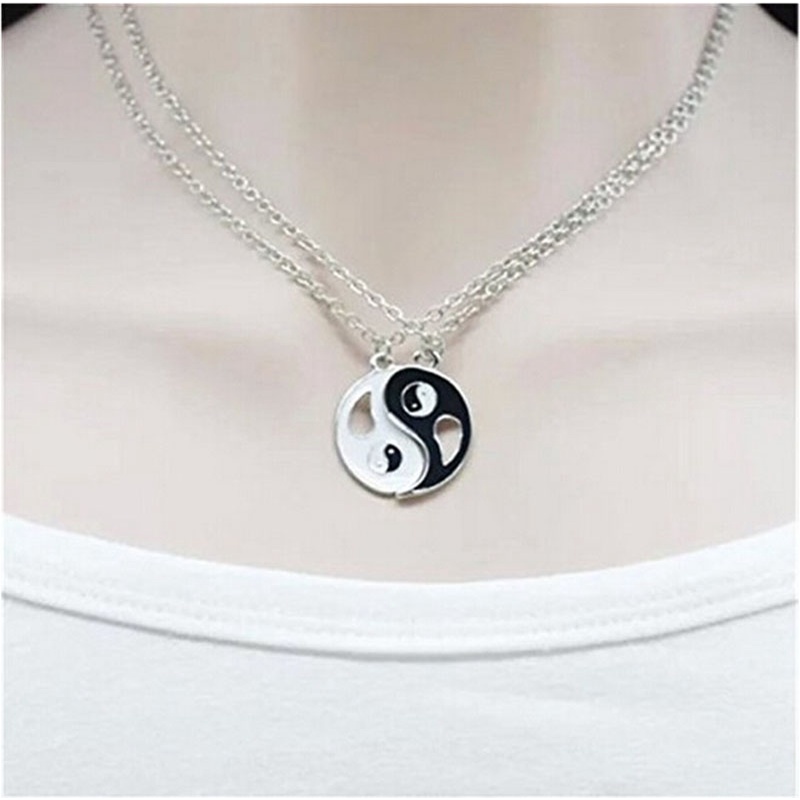 2pcs Kalung Persahabatan Yin Yang Warna Hitam Dan Putih Untuk Pasangan