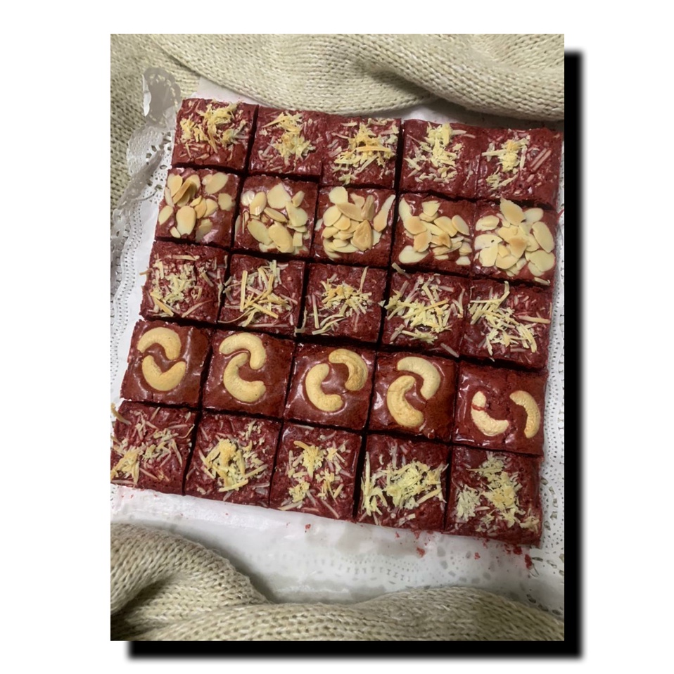 

B. Shiny Fudgy Red Velvet (L)