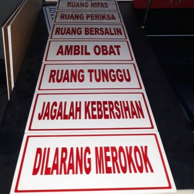 

Acrylic akrilik papan nama atau papan pengumuman