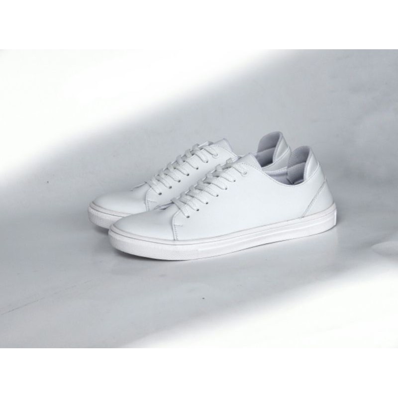 TROY WHITE |WOLF x HEROES| Sepatu Pria Putih Polos Casual Sneakers sport Ori