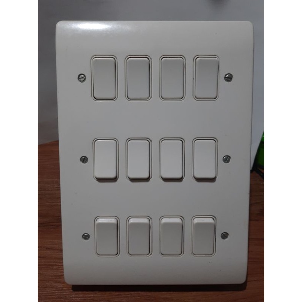 SAKLAR 12 GANG MK K3639 WHI / K 3639 WHI