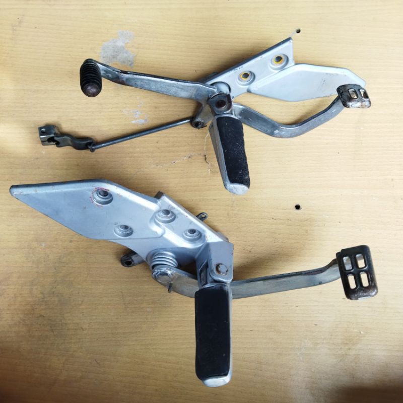 FOOTSTEP DEPAN SEPASANG YAMAHA NEW VIXION NVL NVA VIXION ORIGINAL MURAH