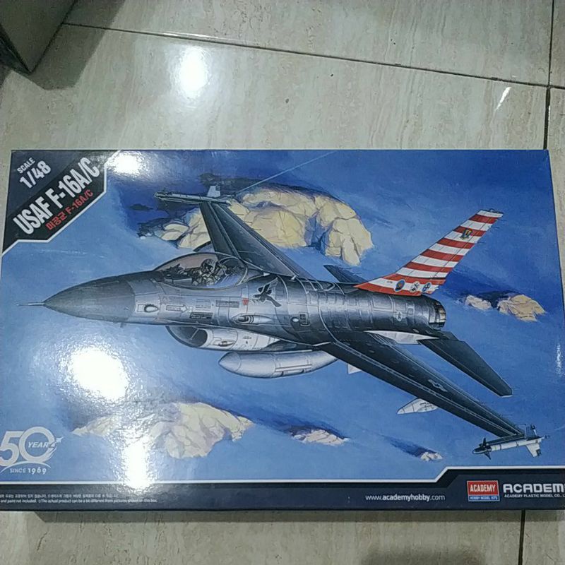 pesawat f-16a/c usaf 1/48 model kit academy