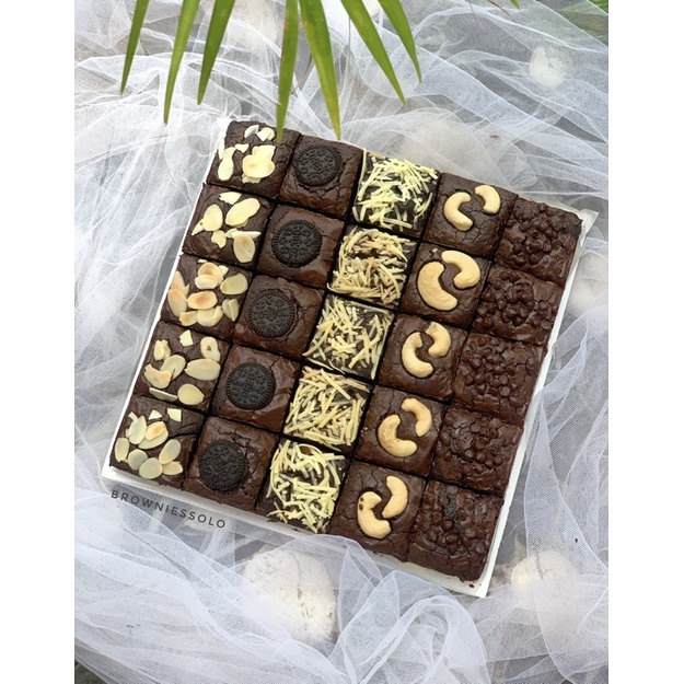 

Fudgy Brownies Isi 25 potong Brownies Sekat Premium Brownies Panggang