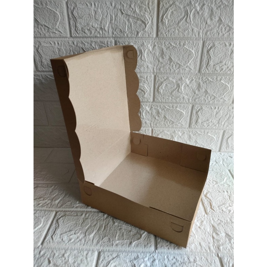 

Box Coklat Renda Full Laminasi uk 22 x 22 PER 10 PCS