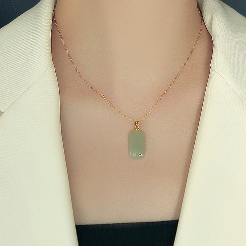 Kalung Rantai Dengan Liontin Batu Emerald Natural Untuk Wanita