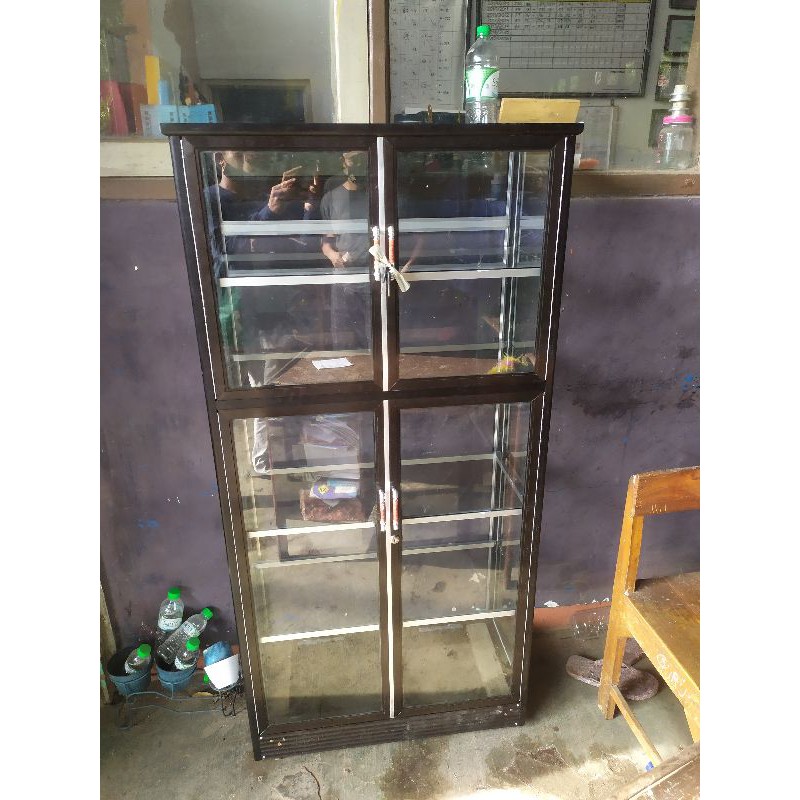 lemari sap kaca kaki etalase / rak kaca /rak hias / lemari kaca