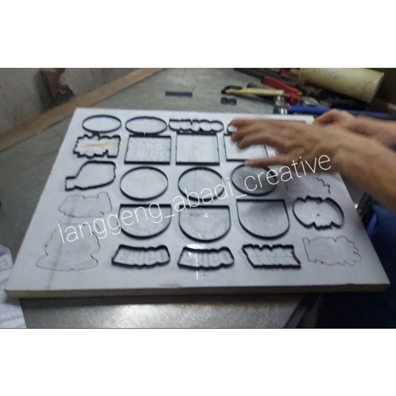 

Pisau bulat oval kotak / Pisau plong | Pisau pond / rule cutter round | Kartu nama | ID CARD die cutting