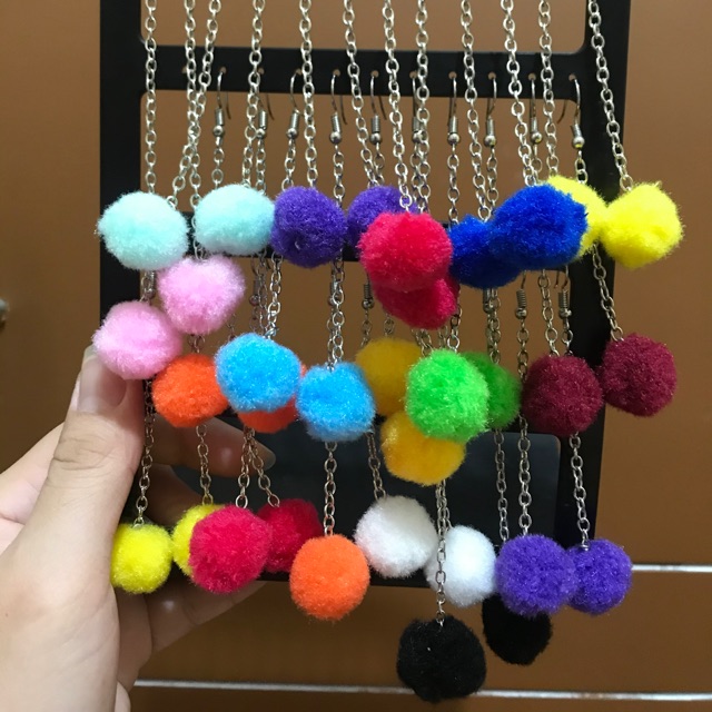 1 pasang anting pompom kait/anting hijab/anting jilbab/anting pim-pom