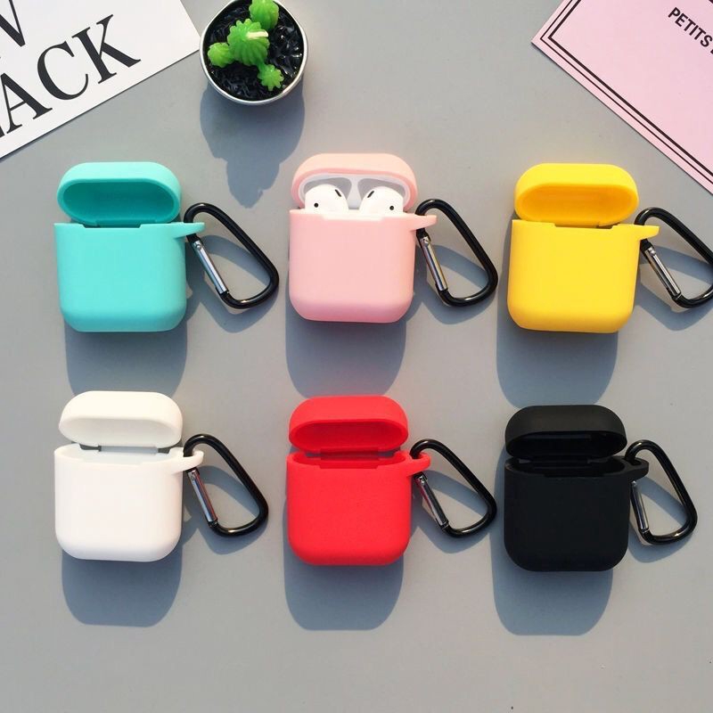 Case Pelindung Airpods I12 Tws Bahan Silikon Warna Solid Dengan Carabiner