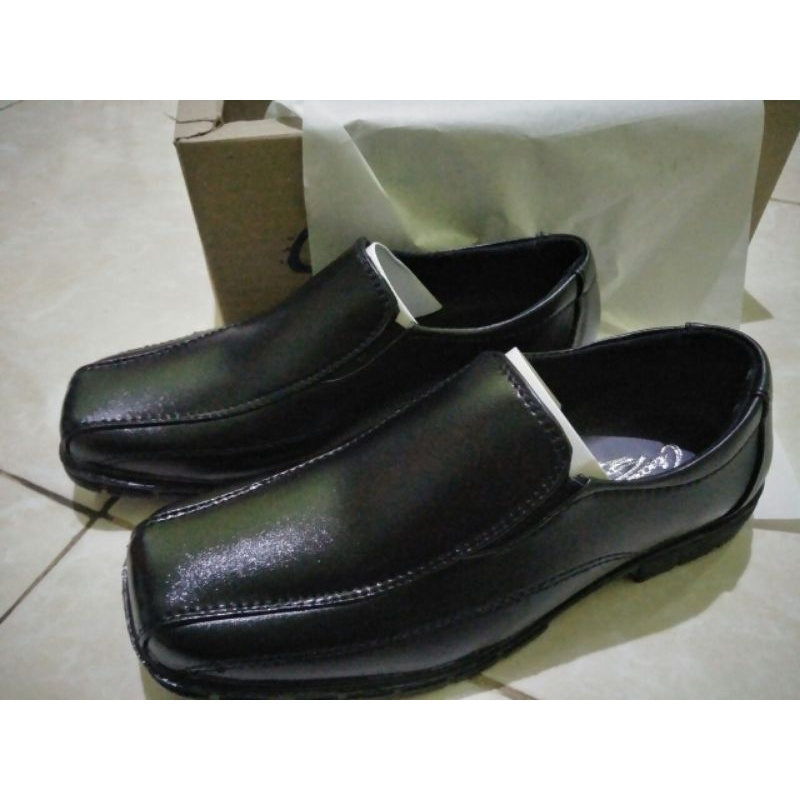 READY GOJEK GRAB DIKIRIM SEPATU KULIT PANTOFEL FANTOFEL FULLBLACK ANAK LAKI-LAKI SD TK UKURAN 34 35 36 37 SEKOLAH ACARA NATAL PERNIKAHAN ULANGTAHUN KADO HADIAH BERKUALITAS TERJANGKAU AWET