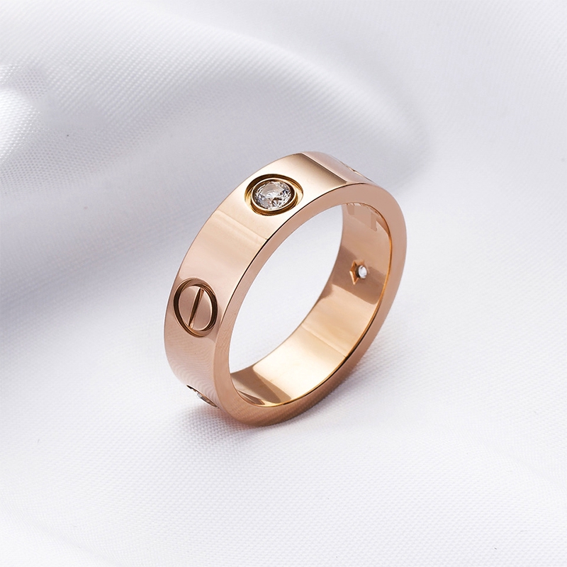 Cincin Titanium Steel Warna Rose Gold Hias Berlian Klasik Simple untuk Pasangan / Pria / Wanita jz025