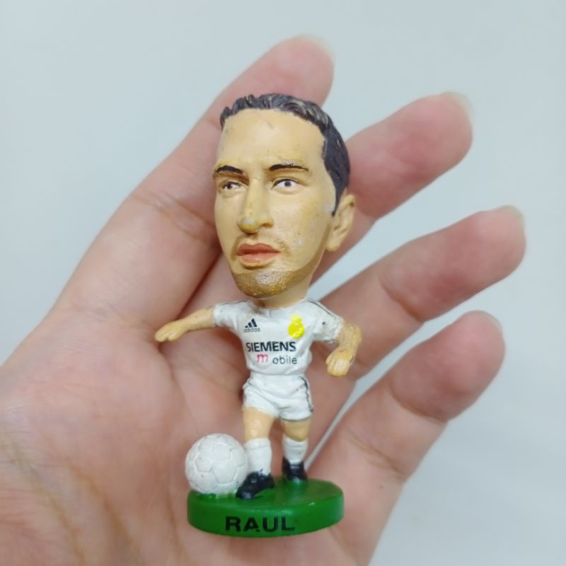 Figure Pemain Bola Raul Gonzalez