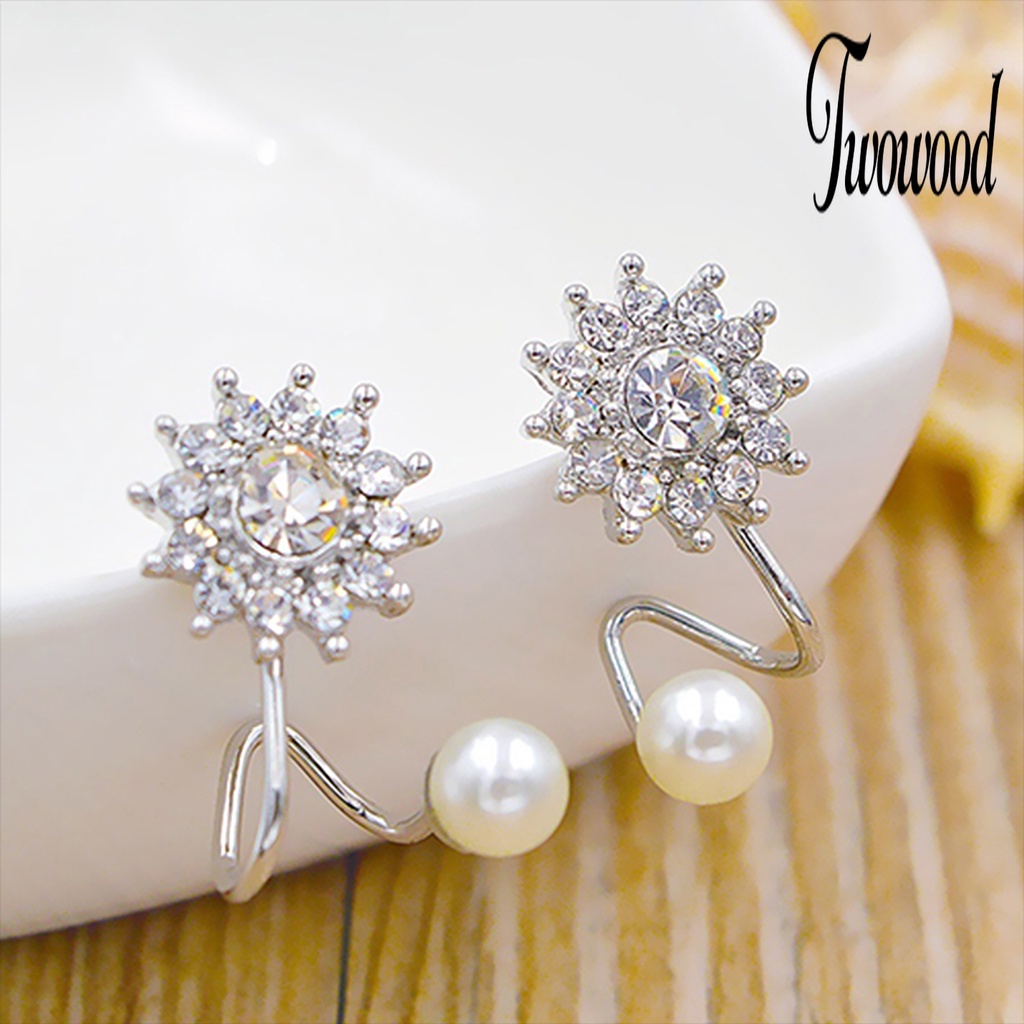1 Pasang Anting Stud Desain Snowflake Untuk Kencan