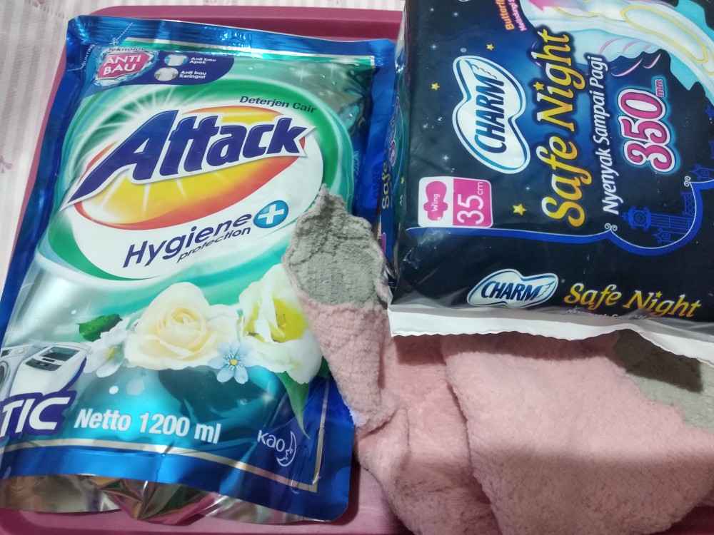 Laurier Relax Night 35 Cm Isi 12pc, Charm Safe Night 35 Cm Isi 12pc