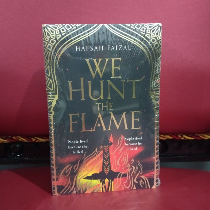 We Hunt The Flame Hafsah Faizal PB UK ORI [ Novel English Original New Paperback ]