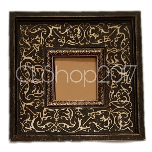 PAJANGAN HIASAN FRAME HITAM BERMOTIF 19 x 19 x 3 cm