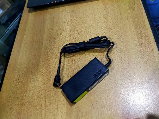 Adaptor Charger Original  Acer E11 ES1-111 E1-131 19V 2.37A