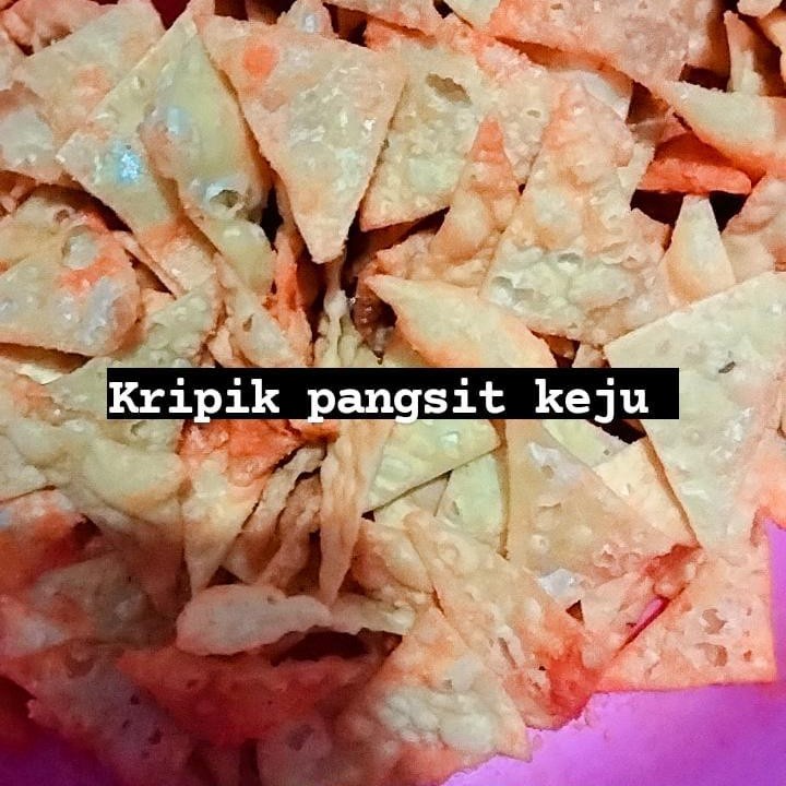 

KRIPIK PANGSIT RASA KEJU MANIS/MAKANAN/KEMASAN 100 GRAM