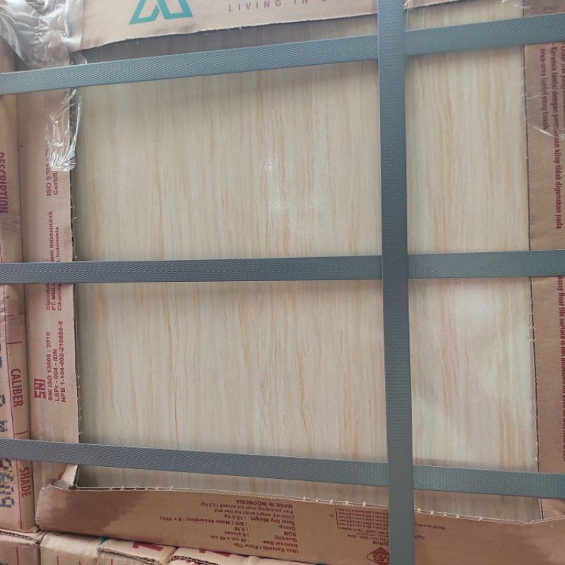 KERAMIK 40X40 DAMAR BEIGE / KERAMIK 40X40 CREAM SALUR