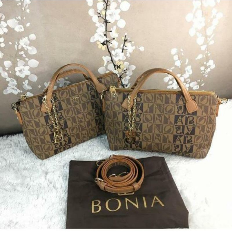 CAMERA BAG BONIA MONOGRAM PUTIH TAS WANITA HARGA TERMURAH KUALITAS ASLI BARANG BARU BARANG BRANDED