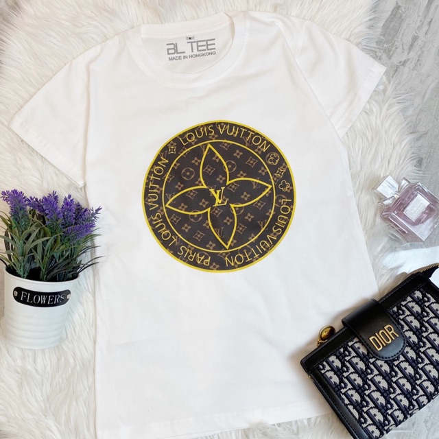 Kaos  Inisial L. V BRANDED IMPORT/ T-SHIRT/ KAOS CEWEK / KAOS IMPORT / KAOS MIRROR / KAOS PREMIUM