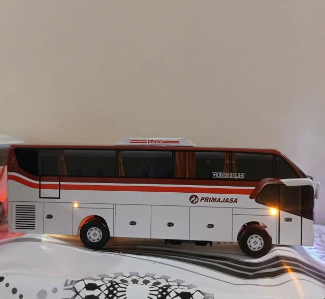 Miniatur bus bis primajasa avante plus lampu