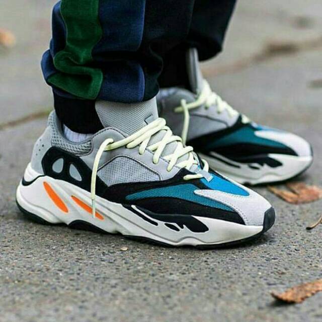 SEPATU ADIDAS YEEZY WAVE RUNNER 700 PREMIUM ORIGINAL. SEPATU ADIDAS MURAH. SNEAKERS OLAHRAHA 2018