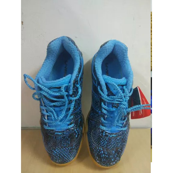 Sepatu Badminton Merk LINING ASTRA