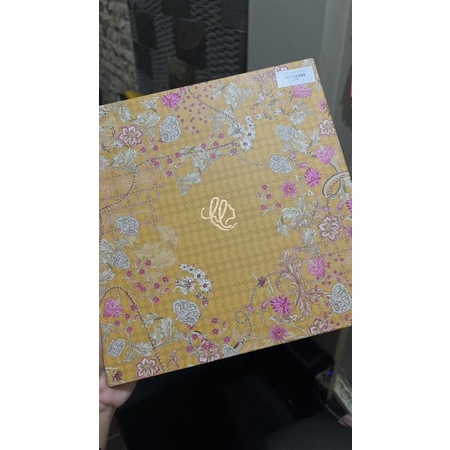 preloved hl esmee scarf "honey"