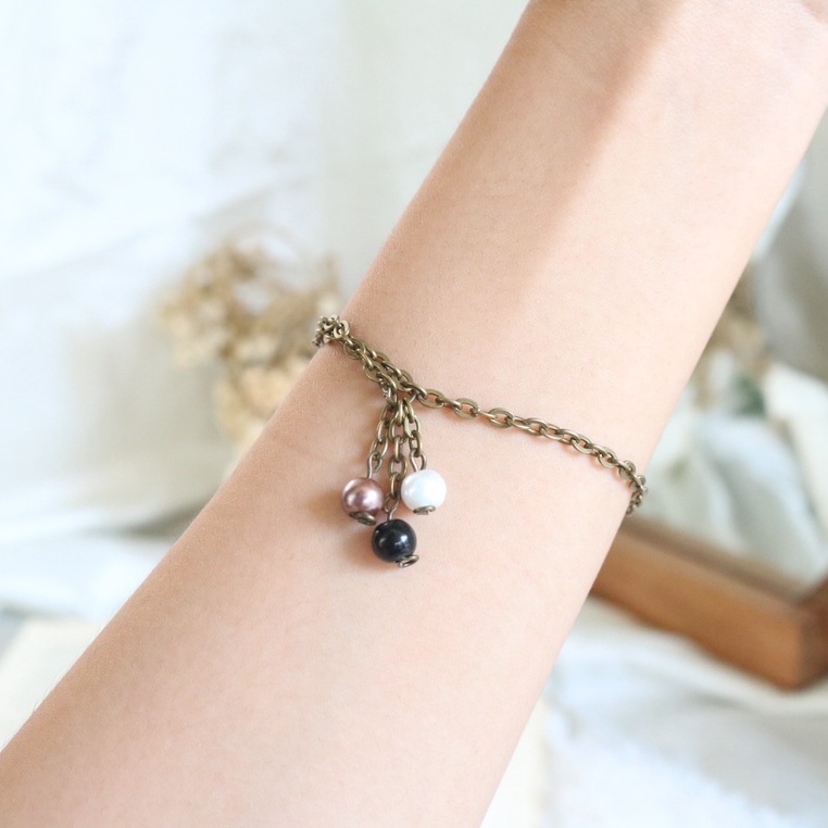 Gelang / Bracelet Nut / Fashion / Korea Style / Simple / Cantik / Unik / Etnik / Natural / Gelang Sahabat Persahabatan / Wanita Vintage / Biru Muda / Batu Putih / Aksesoris Asesoris / Perhiasan Unik Cantik Anggun