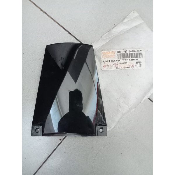 sambungan cover body samping f1zr hitam