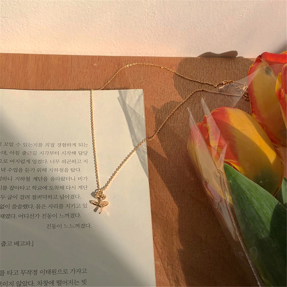 Korea Baru Golden Rose Temperamen Klavikula Kalung Wanita Choker