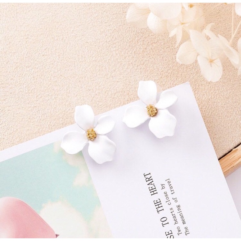 Anting Wanita Tusuk Gaya Korea Motif Kelopak Bunga Lucu Flower Petal Earrings-Putih