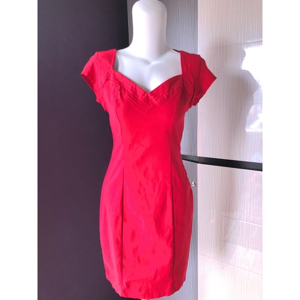 dress elegan merah