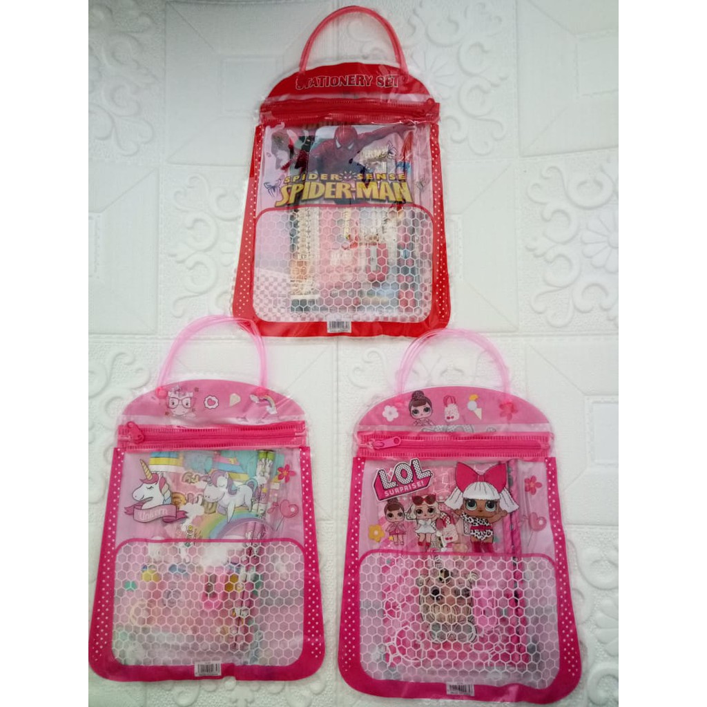 

SET ALAT TULIS 6 in 1/TAS SOUVENIR/ BINGKISAN ULANG TAHUN ANAK