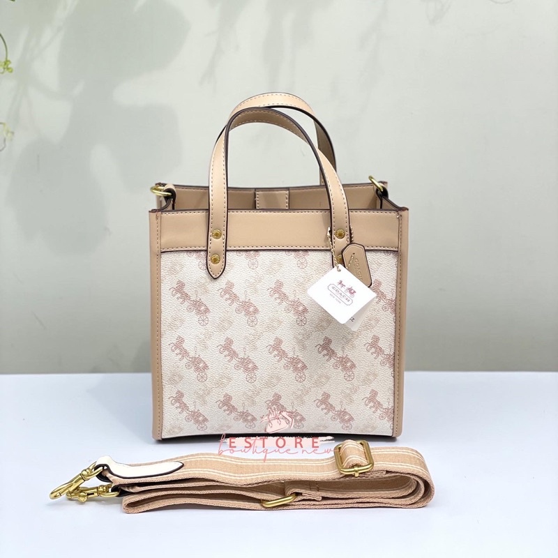 New CH Field Tote