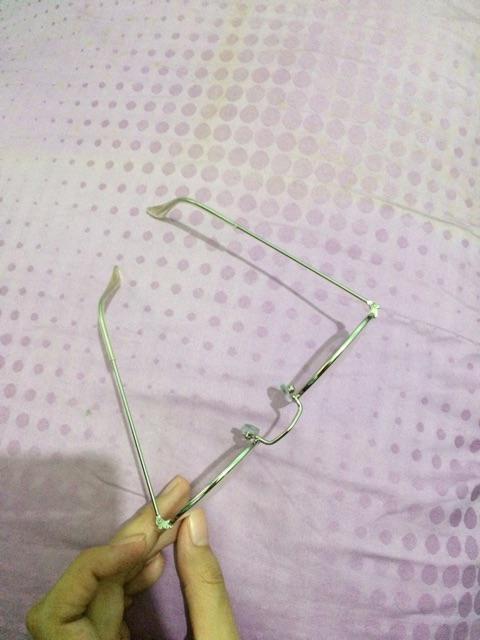 Kacamata Bingkai Datar Bahan Metal Kualitas Tinggi