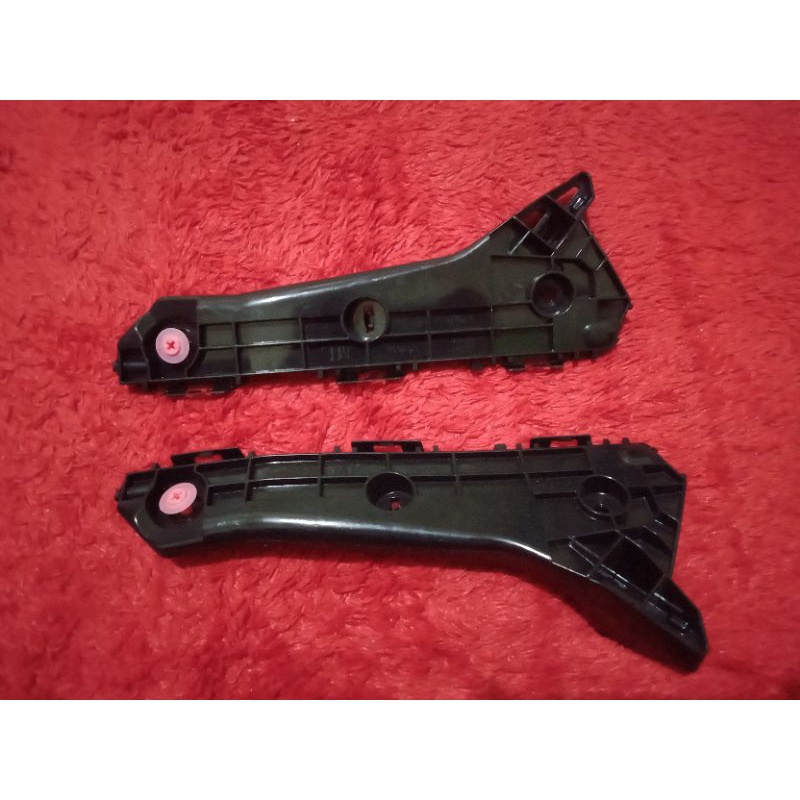 Breket bemper Inova reborn depan