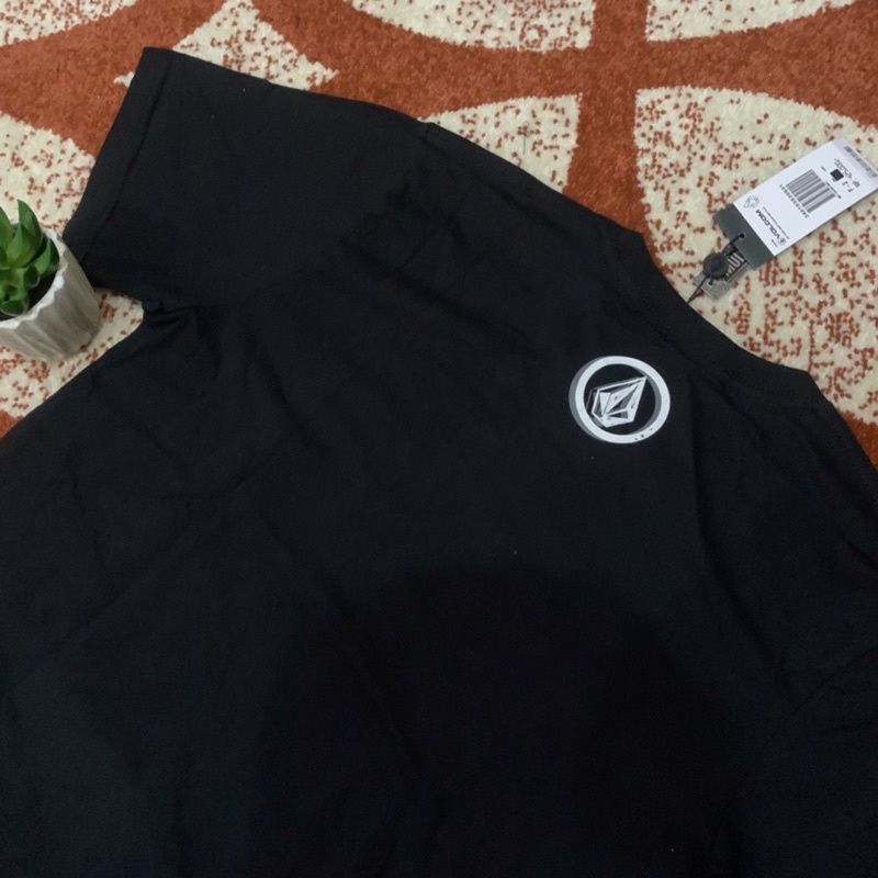 Kaos volcom black mirr sample good