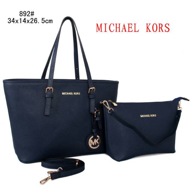 Restock tas MICHAEL KORS neverful. bahan taiga semiori.
Free tas kecil😍😍😍