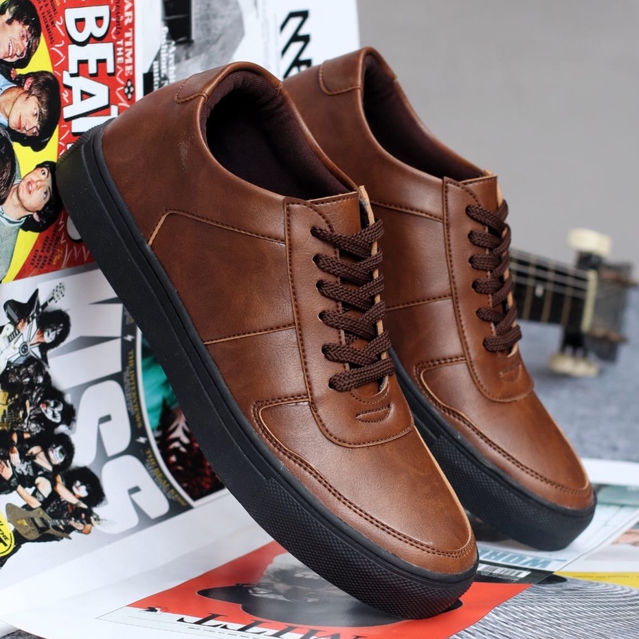 STRANGE|Sneakers Casual Pria Original Distro Simple Trendy Kekinian Main Gaya Laki Laki Sepatu Kerja Kantor Hitam