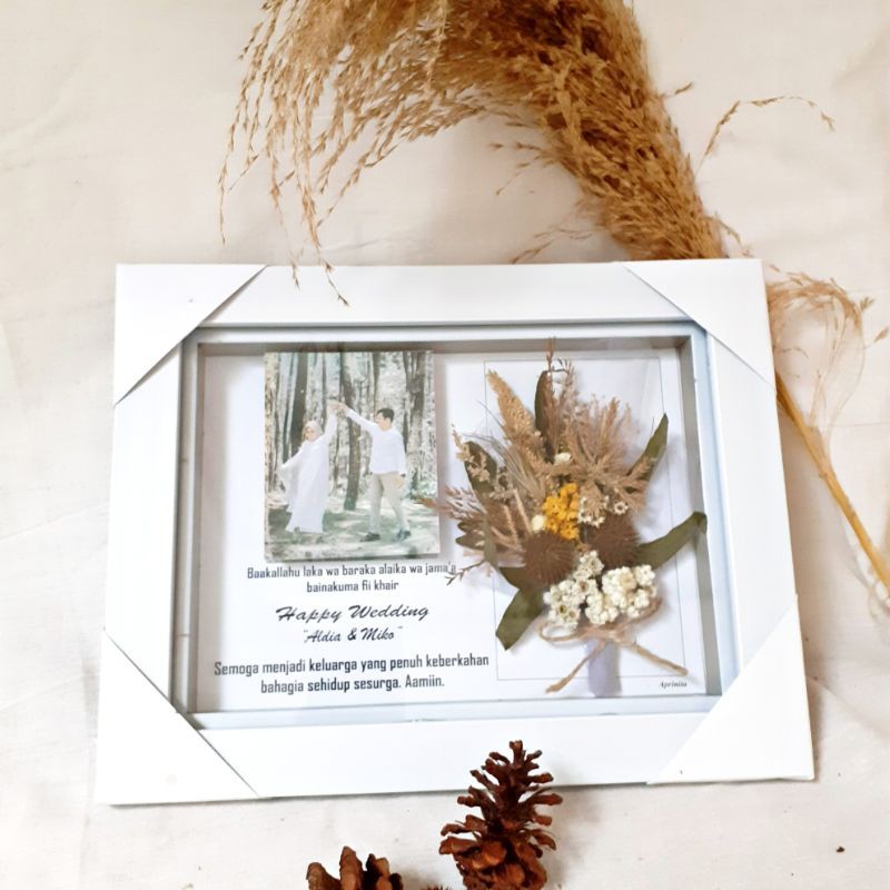 

Frame 3D/ kadowisuda/ hadiah ulangtahun/ hadiahpernikahan/ souvenir seminar dengan bunga kering asli