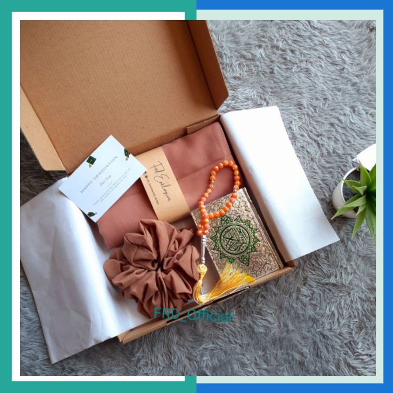

Hampers Hijab+Dompet (idul adha/kurban/gift/hadiah/kado)